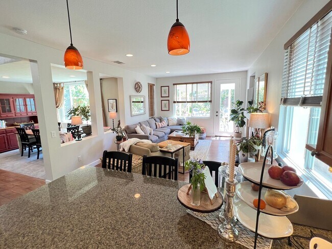 Building Photo - Wonderfully Updated 3 Bed 2.5 Bath Foothil...