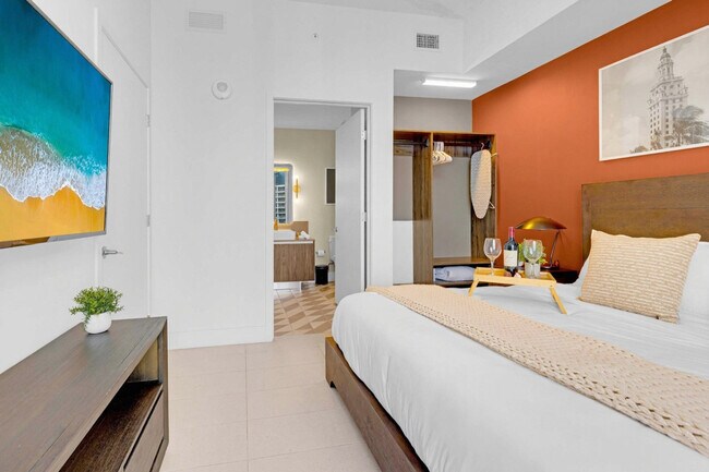 Building Photo - 601 NE 1st Ave