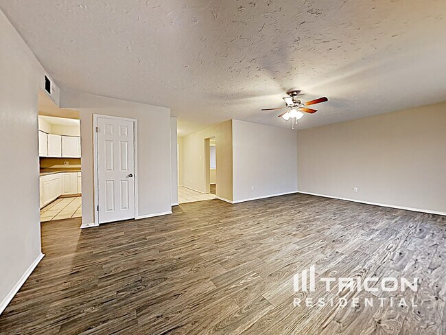 Building Photo - 5712 N 63rd Dr