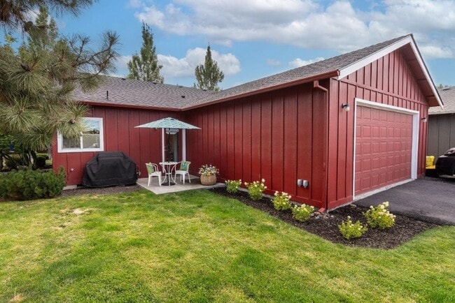 Building Photo - 61211 Fairfield Dr