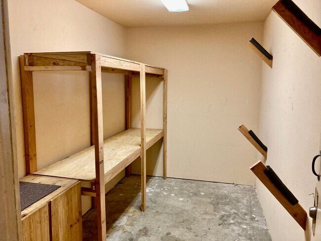 Building Photo - 2 Bed/1 Bath Condo Apt.  Blocks to Imperia...