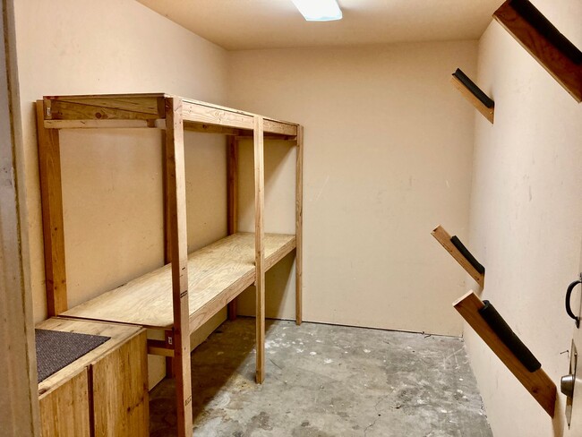 Building Photo - Upcoming!! 2 Bed/1 Bath Condo Apt.  Blocks...