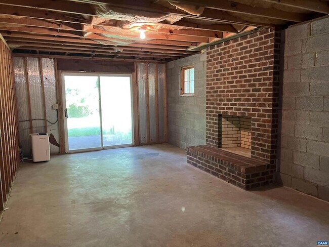 Building Photo - 2424 Holkham Dr