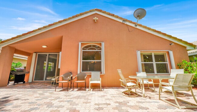 Building Photo - 13255 Royale Sabal Ct