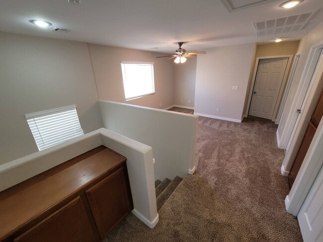 Building Photo - Immaculate 3 Bedroom Home in a Gated Commu...