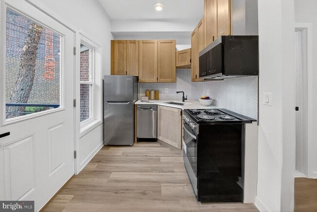 Building Photo - 709 Massachusetts Ave NE