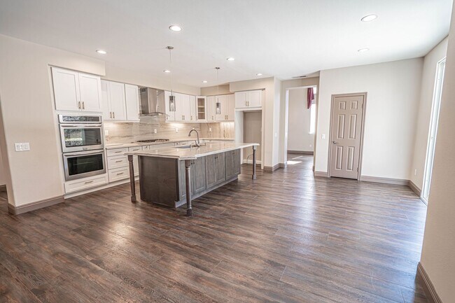 Building Photo - Tesoro Del Valle 4 Bedroom + Loft Home for...