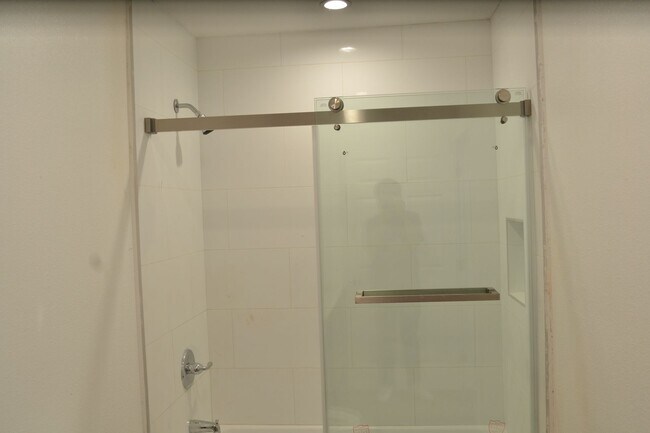Building Photo - ??Newly Built 3 Bed / 3 Bath ADU – Great L...