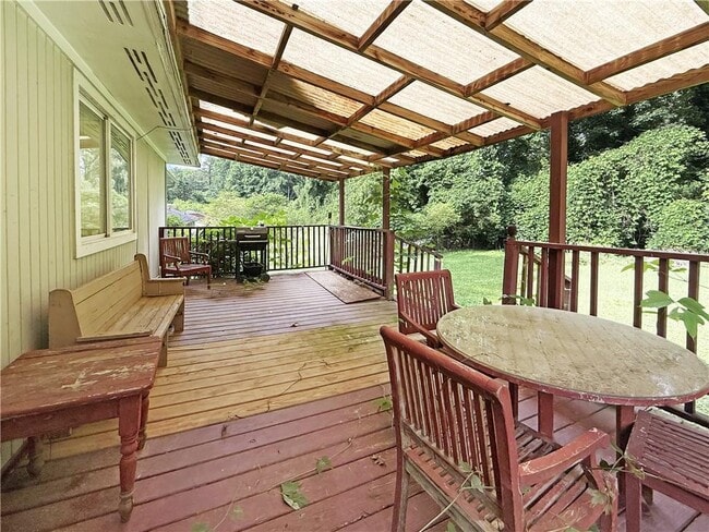 Building Photo - 1668 Laurelwood Dr SW