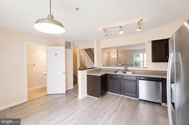 Building Photo - 638 Villager Cir