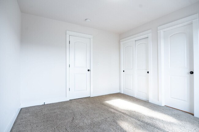 Building Photo - STILL AVAILABLE! Special: Only $500 Securi...