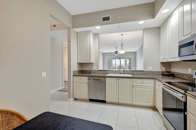 Building Photo - 34 Harbour Isle Dr W