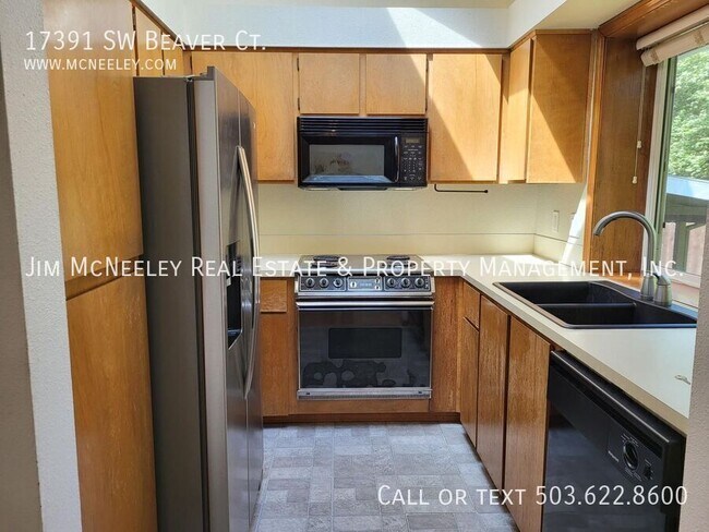 Building Photo - 17391 SW Beaver Ct