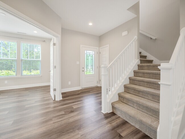 Building Photo - 14275 Larson Dr