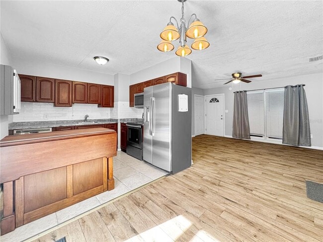 Building Photo - 1003 County Rd 17A W