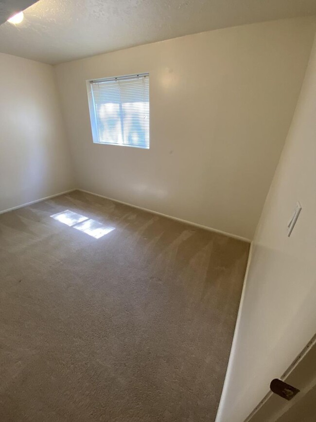 Building Photo - 428 E 1150 N