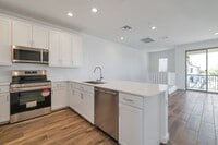 Building Photo - Like Brand New Luxurious Modern 3 Bedroom ...