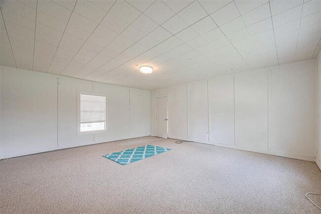 Building Photo - 5115 Kingfisher Dr
