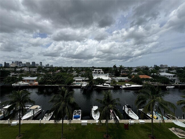 Building Photo - 1731 SE 15th St