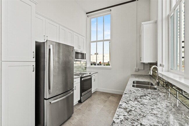 Building Photo - 2102 Mechanic St