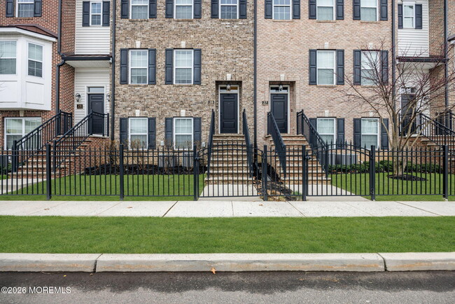 Building Photo - 28 Catherine St