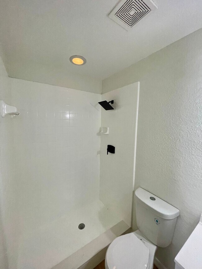 Building Photo - Renovated 3-Bed Home with Modern Upgrades ...