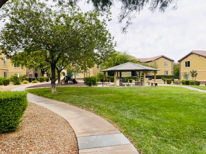 Building Photo - 6868 Sky Pointe Dr