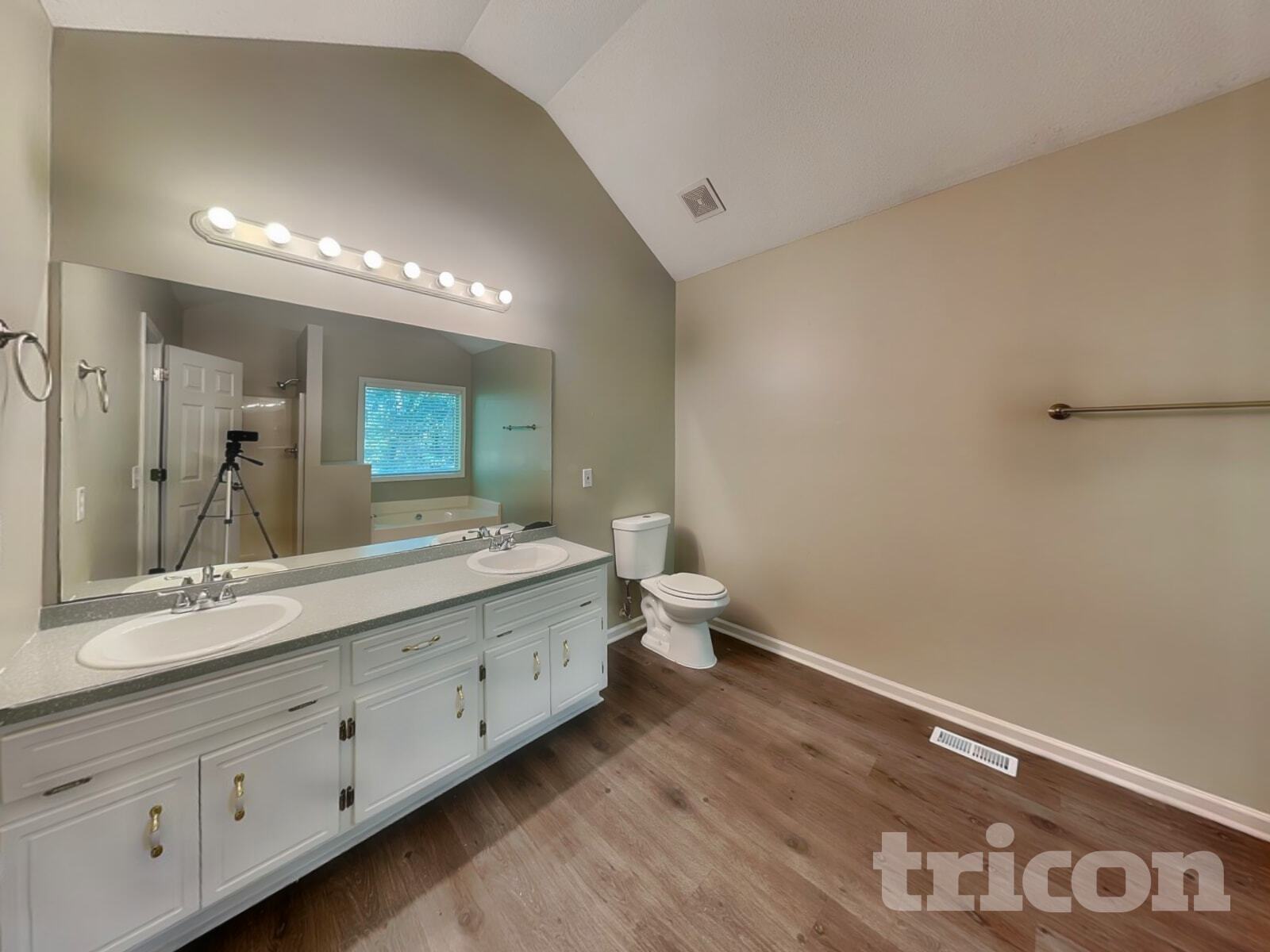 Building Photo - 1720 Ben King Rd