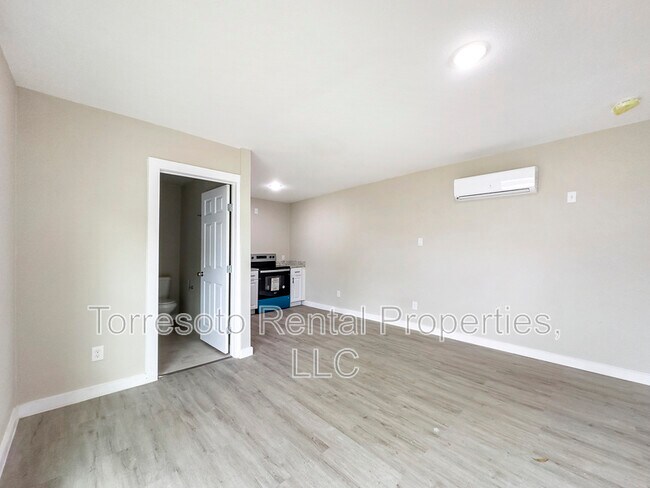 Building Photo - 1606 W Wildwood Dr