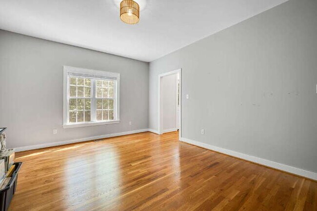 Building Photo - 4 Bedroom Home on 3.65 Acres in Moseley – Available September 22nd – $3,500/mo