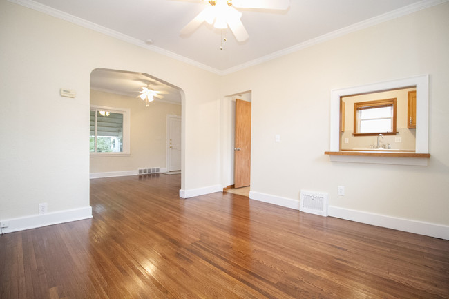 Building Photo - 942 Brinton Dr