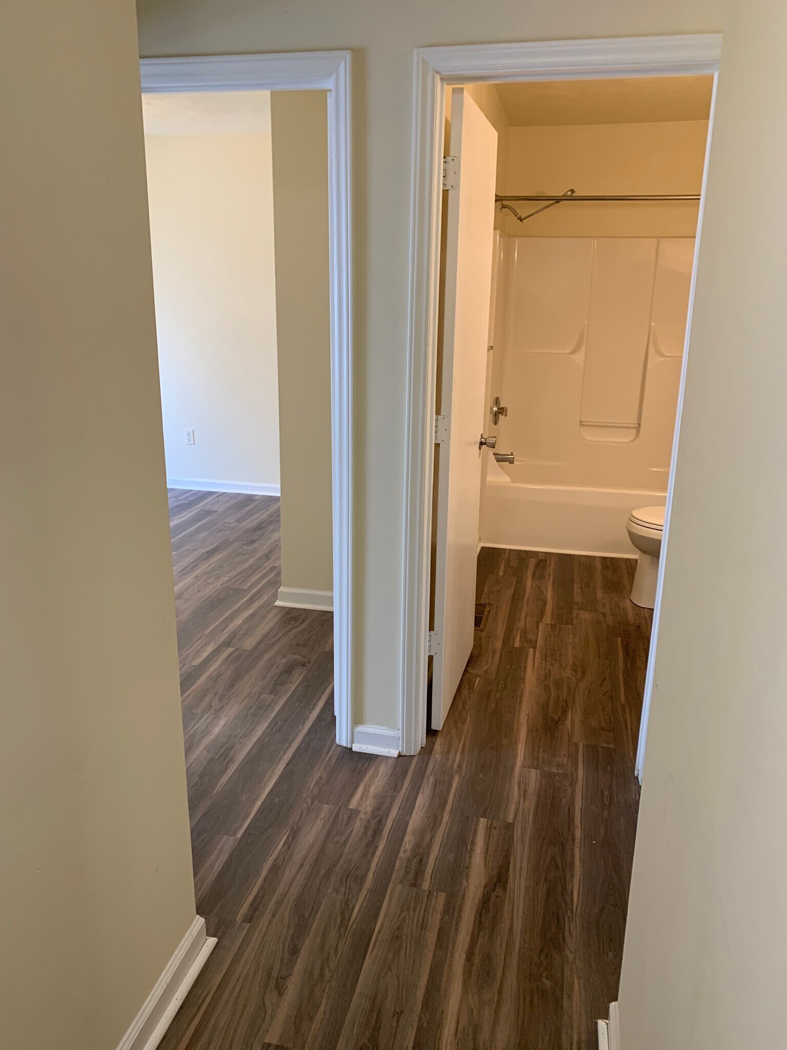 Building Photo - 415 Laurence Ln