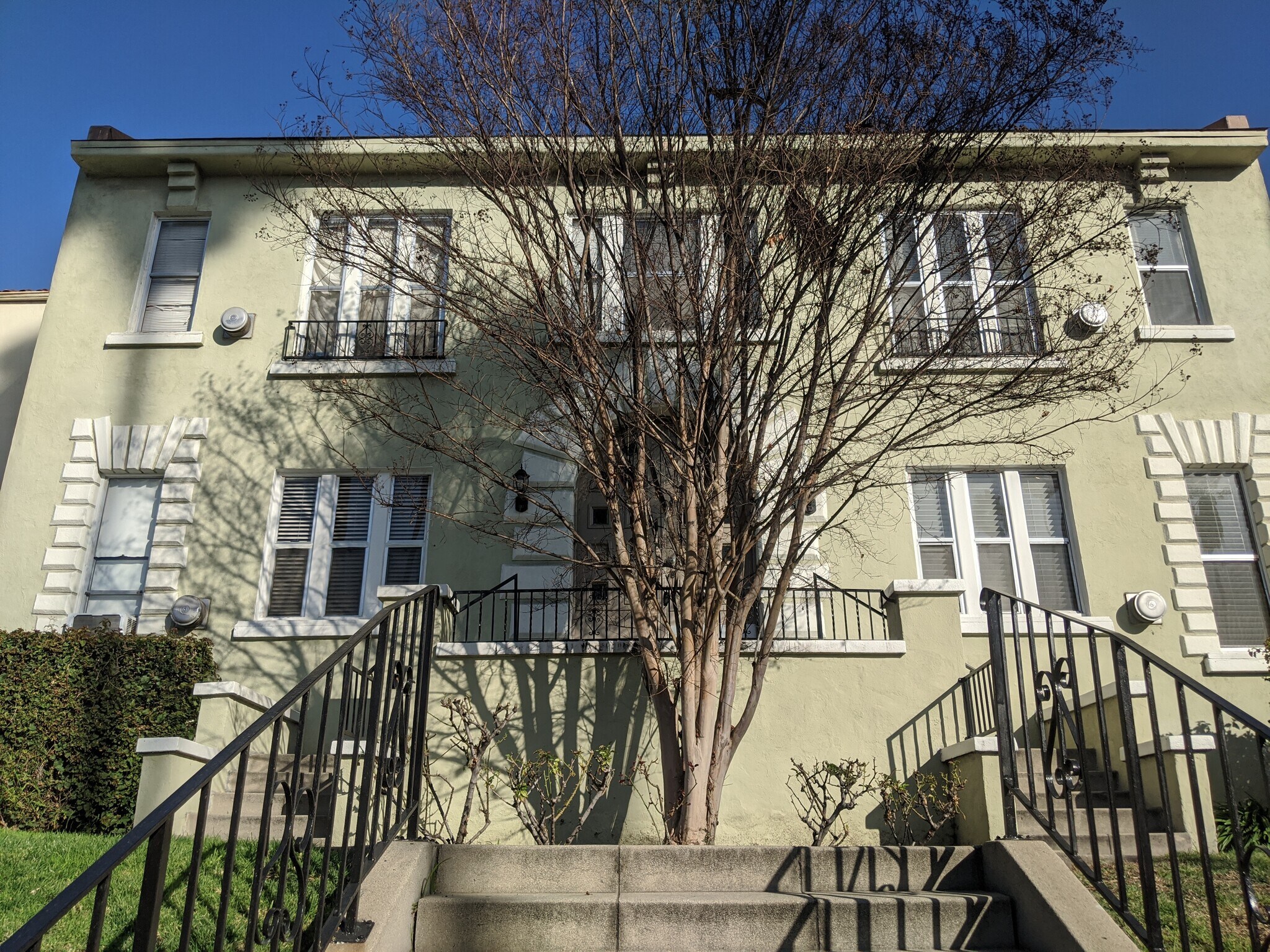 Building Photo - 206 N New Hampshire Ave