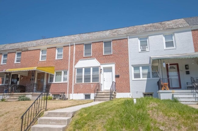 Building Photo - 806 Benninghaus Rd