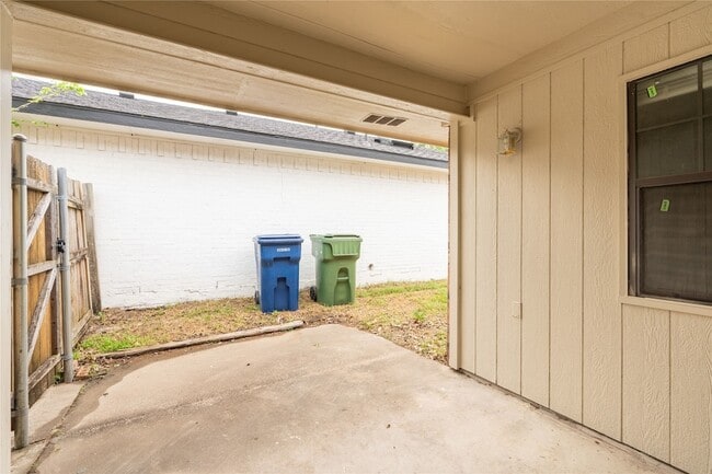 Building Photo - 5417 Knollridge Dr