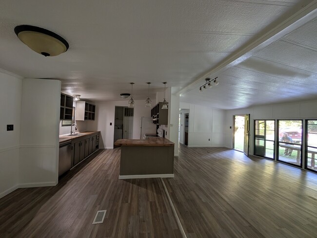Building Photo - 7211 Union Grove Church Rd
