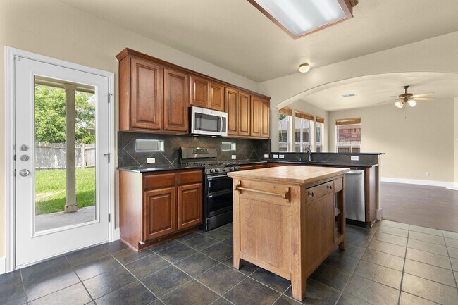 Building Photo - 10128 Channel Island Dr