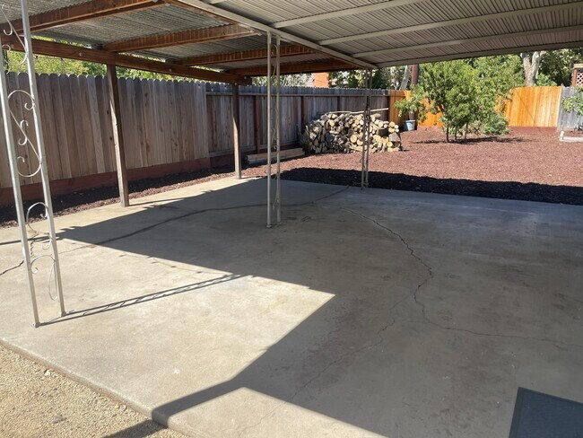 Building Photo - 4524 Oxbow Dr