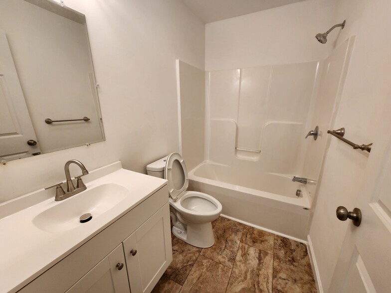 Building Photo - 112 Meadow Ridge Dr