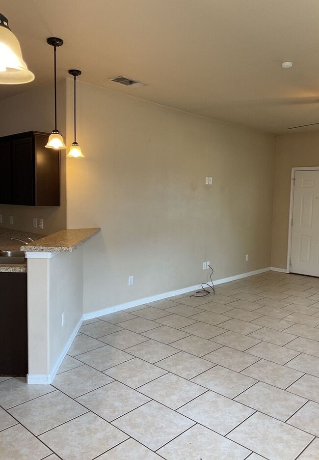 Building Photo - 4610 Cambridge Dr