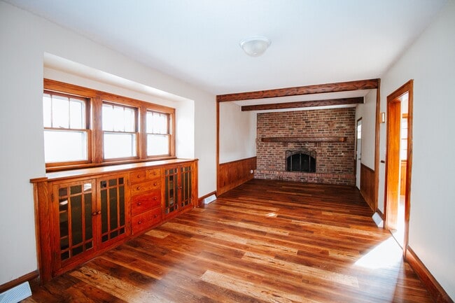 Building Photo - 513 Hampton Ave