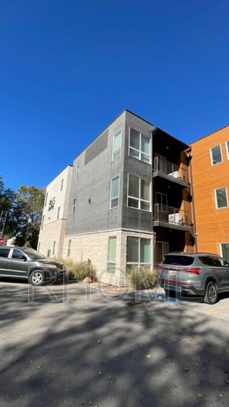 Building Photo - 965 S 200 W