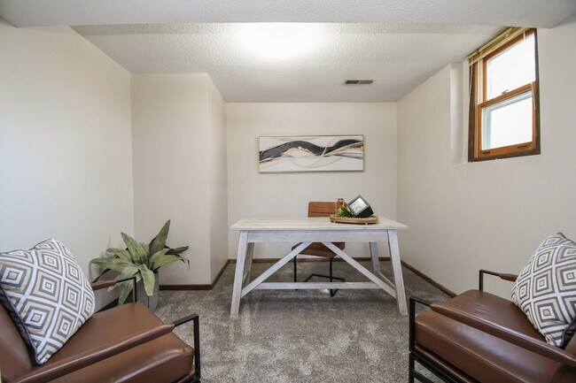 Building Photo - 4504 S Cliff Ave