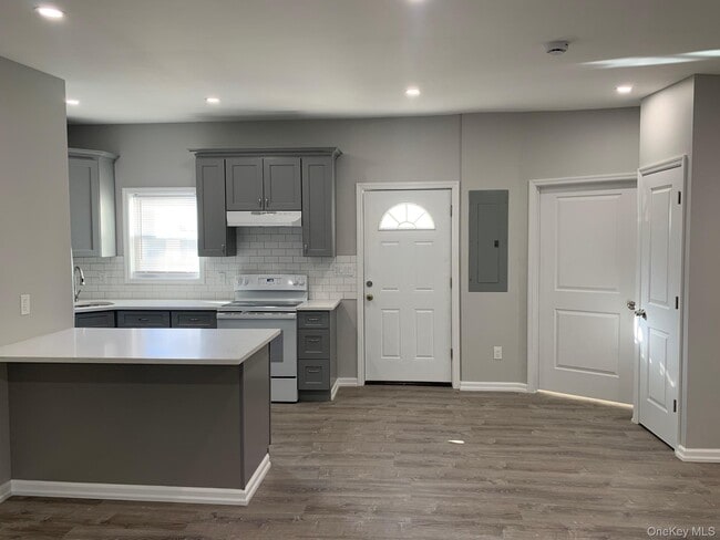 Primary Photo - 21 Collegeview Ave