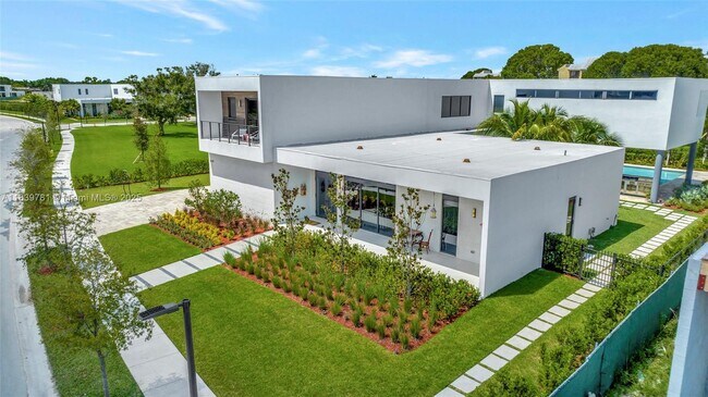 Building Photo - 16709 Botaniko Dr N