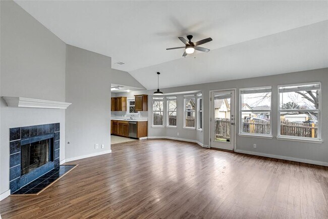 Building Photo - 313 Caladium Dr