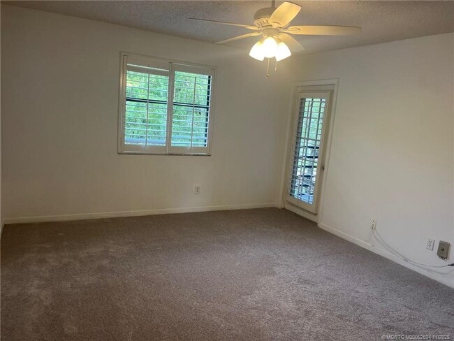 Building Photo - 1290 SE Parkview Pl