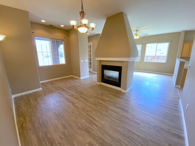 Building Photo - Beautiful 3 Bedroom + 1 FLEX ROOM Single Story House in South Meadows Reno