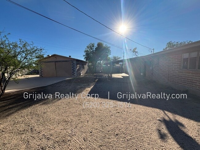 Building Photo - Northwest 3 Bed, 2 Bath House for Rent (Ruthrauff/La Cholla)