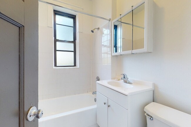 Floorplan - 5411-5421 S. Ellis Avenue